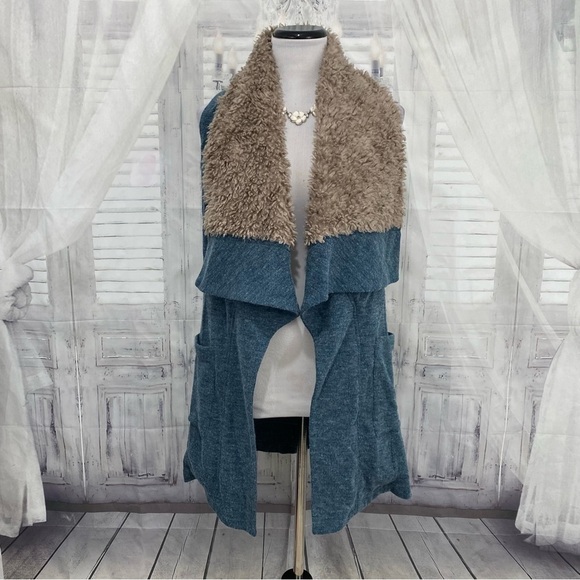 Altar'd State Small Green Faux Fur Trim Sleeveless Sweater Open Cardigan Pockets - Picture 1 of 12